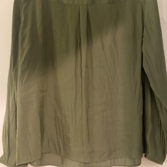 NWOT, Banana republic Blouse in Large in petite - Picture 3 of 3